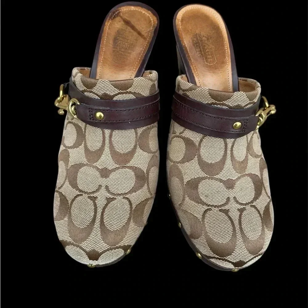 Coach Vintage healed clogs SZ 7 B